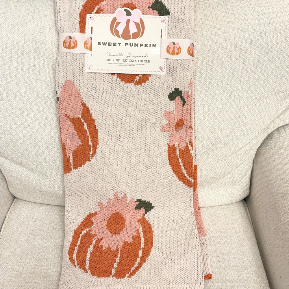 Sweet Pumpkin Fall/Thanksgiving Throw  NEW